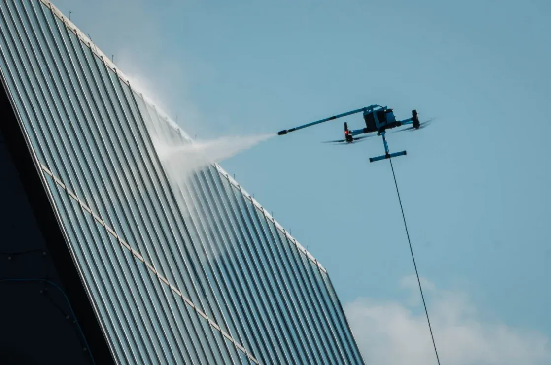 hose-fed cleaning drone hose-fed cleaning drone